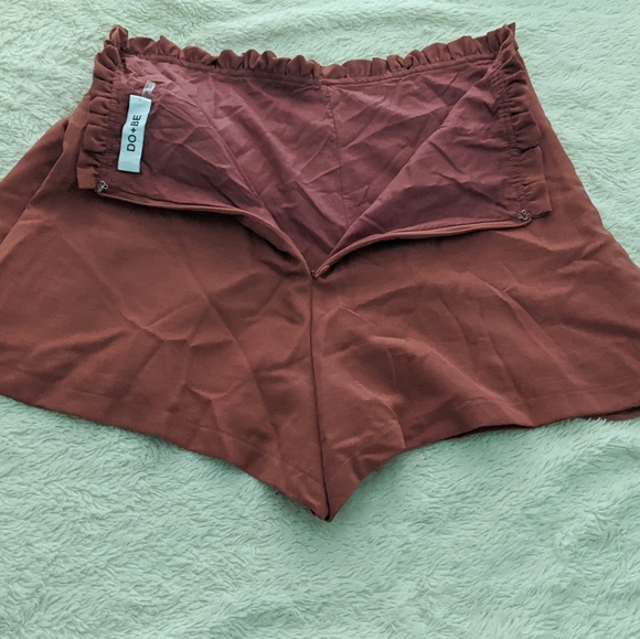 Tie front rust shorts - Picture 3 of 6
